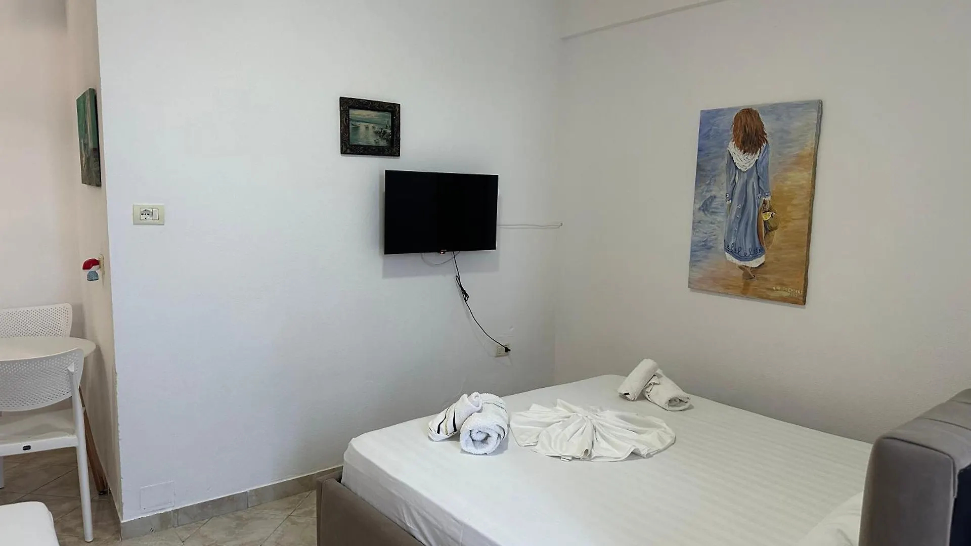 Skenderi Apartments クサミル