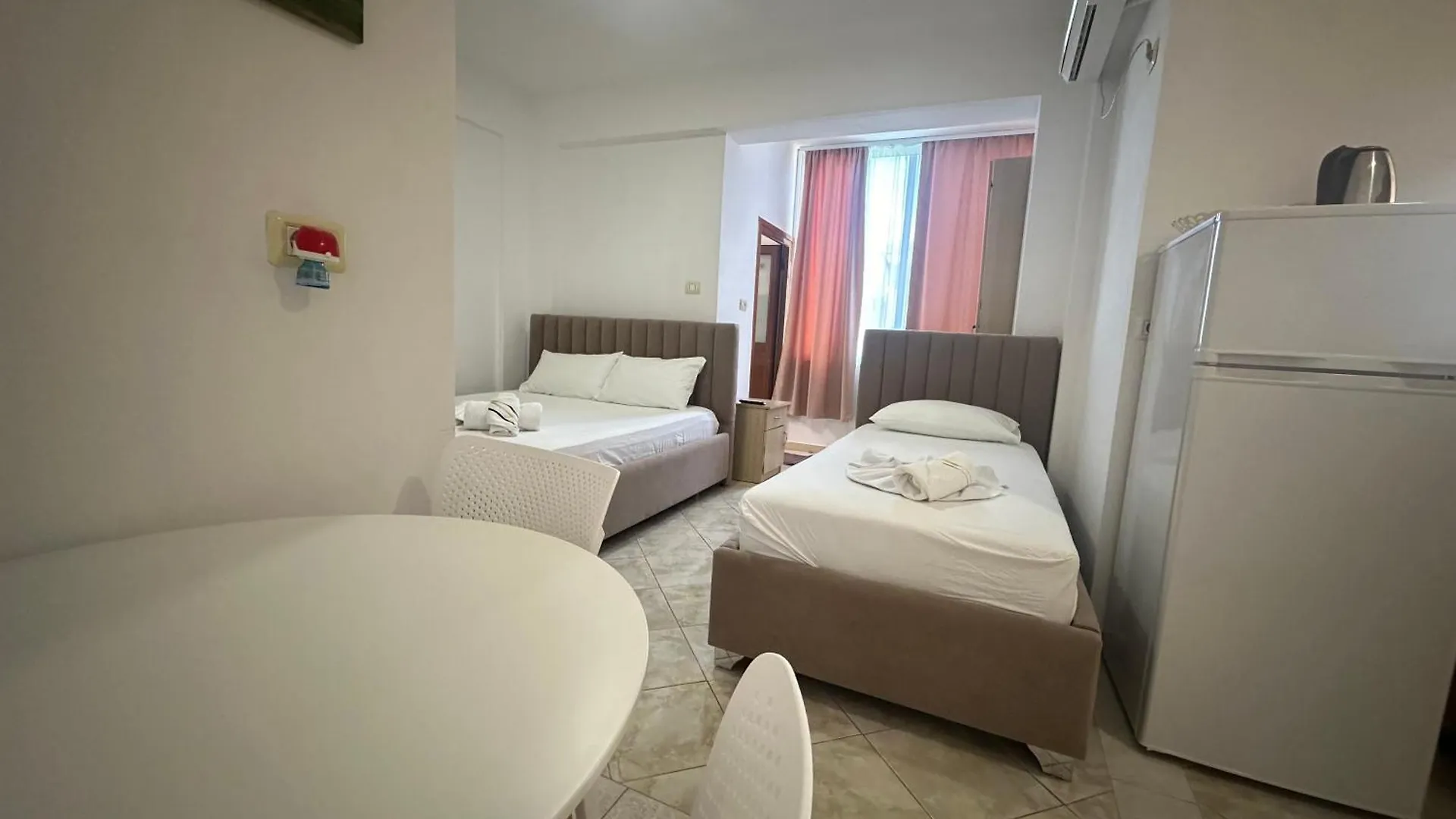 Skenderi Apartments クサミル